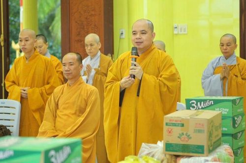 Bến Tre: Ban Trị sự GHPGVN H.Thạnh Phú thăm và cúng dường 5 trường hạ