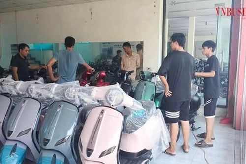 Tiêu thụ xe máy truyền thống 'hạ nhiệt': bước đà cho xe điện lên ngôi?