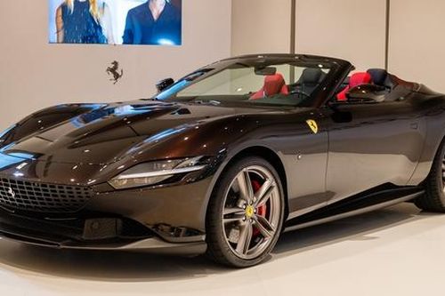 Ferrari Roma Spider giá hơn 20 tỷ đồng có gì?