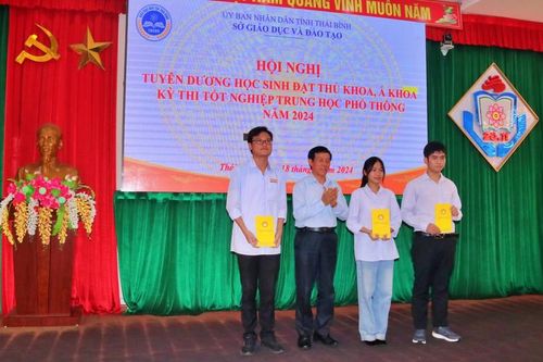 Thái Bình tuyên dương khen thưởng Thủ khoa, Á khoa kỳ thi tốt nghiệp trung học phổ thông 2024