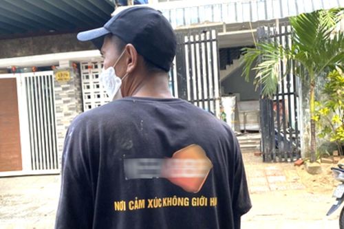 Công nhân mặc áo nghi có logo cờ bạc, Công an Đà Nẵng yêu cầu kiểm tra