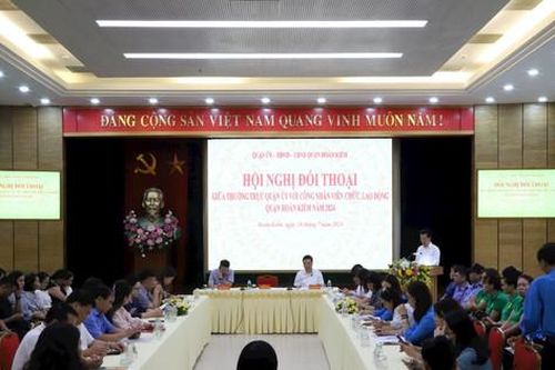 Thường trực Quận ủy Hoàn Kiếm giải đáp nhiều kiến nghị của người lao động