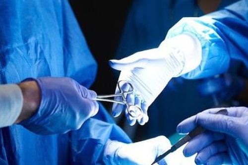 Dùng đơn thuốc của đồng nghiệp chữa đau lưng, người đàn ông xuất huyết tiêu hóa nằm viện cả tháng