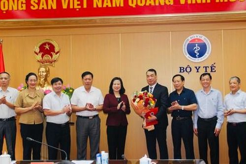 Bộ trưởng Bộ Y tế bổ nhiệm Cục trưởng Cục Khoa học Công nghệ và Đào tạo