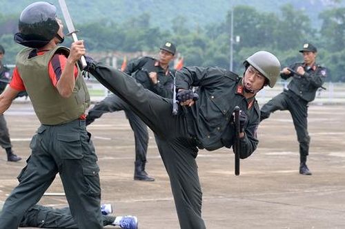 Một ngày trên thao trường của Cảnh sát đặc nhiệm