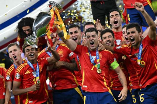 Vô địch EURO, Tây Ban Nha vẫn chỉ đứng thứ 3 thế giới