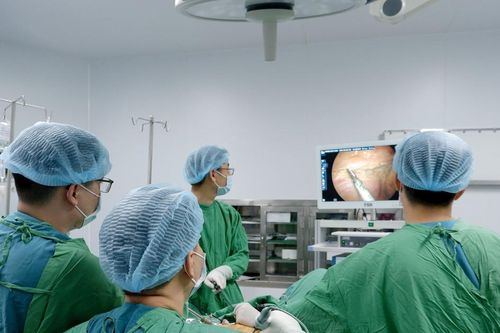 Đắk Lắk: Một bệnh nhân 73 tuổi mổ nội soi thành công bệnh ung thư trực tràng