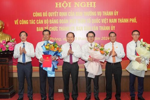 Hải Phòng: công bố các quyết định về công tác cán bộ