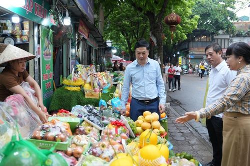 Cầu Giấy ra mắt mô hình 'Chợ thông minh 4.0 - không dùng tiền mặt'