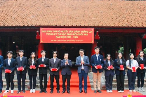 Hà Nội: tăng mức thưởng học sinh giỏi là phù hợp và khuyến khích nhân tài