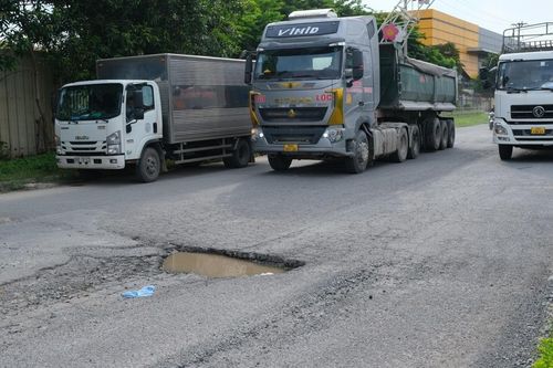 Vĩnh Phúc: tuyến đường Nguyễn Tất Thành 'mòn mỏi' chờ nâng cấp, sửa chữa