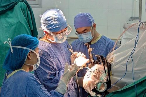 Chấm dứt 7 năm run rẩy cho bệnh nhân parkinson
