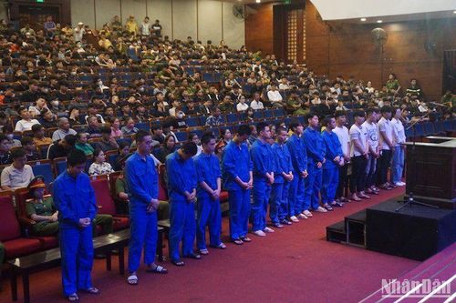 Đà Nẵng mở phiên tòa xét xử lưu động đối với nhóm 16 bị cáo vị thành niên gây rối trật tự công cộng