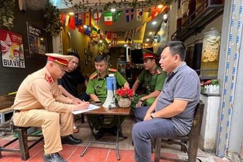 Các hộ dân phố 'cà phê đường tàu' cam kết bảo đảm an toàn giao thông