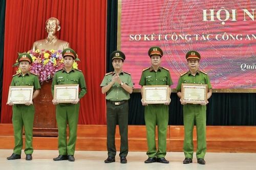 Lập thành tích xuất sắc, nhiều tập thể, cá nhân Công an Quảng Trị được khen thưởng