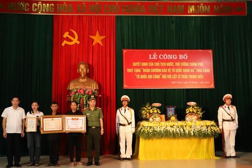 Trao Bằng Tổ quốc ghi công đối với Liệt sỹ Trần Trung Hiếu