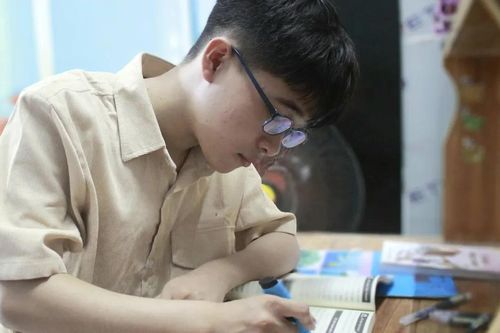 Đỗ đầu khối C Quảng Ngãi đạt điểm tuyệt đối 2 môn nhờ luyện hơn 600 đề
