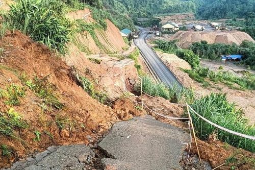 Bản người Mông bị cô lập, nhà dân thiệt hại do mưa lớn tại Yên Bái