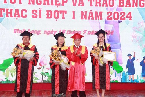 Trường ĐH Cửu Long trao bằng tốt nghiệp cho 73 tân thạc sĩ