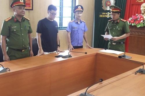 Bắt tạm giam 3 đối tượng sử dụng công nghệ cao chiếm đoạt hơn 1,2 tỷ đồng