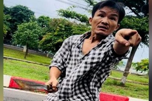 Tạm giữ hình sự tài xế xe đầu kéo chống người thi hành công vụ