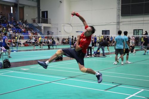 Những khoảnh khắc gay cấn, quyết liệt trên sân cầu