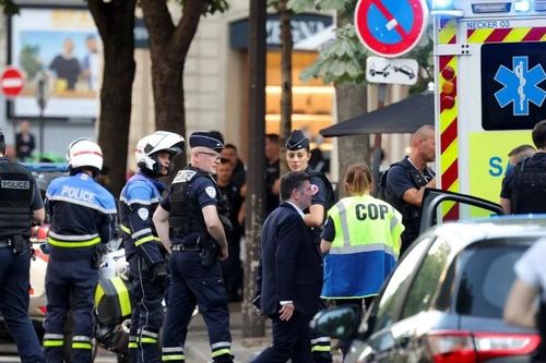 Pháp: Lại xảy ra tấn công ở thủ đô Paris, một cảnh sát bị thương