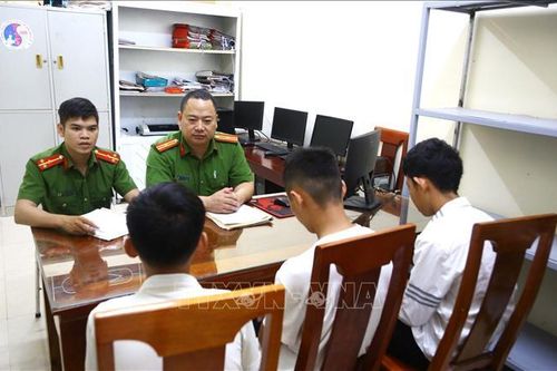 Xác định 3 thiếu niên ném đá gây vỡ kính tàu Bắc Nam