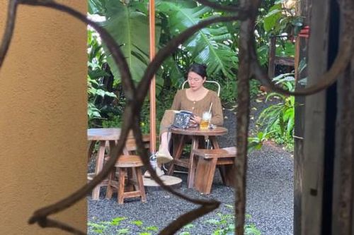 Cám ơn người đọc sách trong mưa
