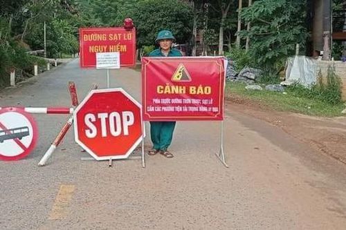 Đóng đường trên Quốc lộ 16 bị sụt lún, di dời hộ dân trong phạm vi ảnh hưởng