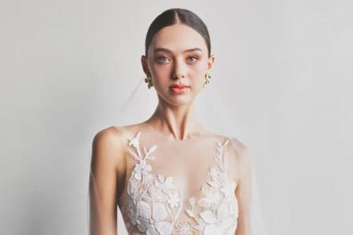 Vợ Bùi Tiến Dũng diện áo cưới của Lê Thanh Hòa