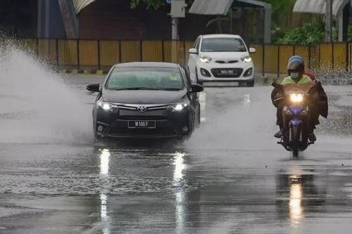 7 điều cần lưu ý khi lái xe ngày mưa để tránh gây tai nạn