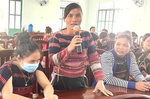 Thay đổi 'nếp nghĩ, cách làm' trong phát triển kinh tế cho phụ nữ dân tộc thiểu số