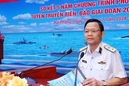 Lan tỏa chương trình 'Hải quân Việt Nam làm điểm tựa cho ngư dân vươn khơi, bám biển'