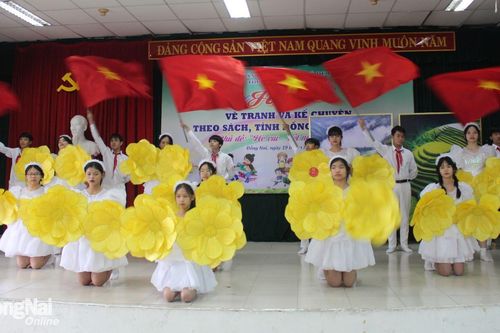 Hơn 300 học sinh tham gia Hội thi vẽ tranh và kể chuyện theo sách