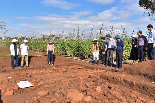 Phế tích An Phú: Nhiều bí ẩn dần hé mở