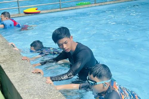 Công an tỉnh Khánh Hòa: Tổ chức lớp dạy bơi miễn phí cho học sinh