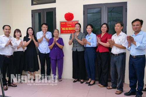 Khánh thành nhà 'Đại đoàn kết' tại huyện Hoa Lư