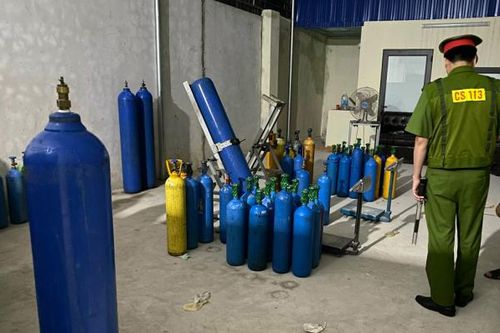 Phát hiện kho chứa 89 bình khí cười