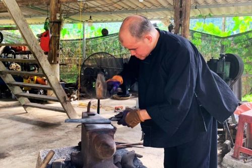 'Giữ lửa' nghề rèn truyền thống
