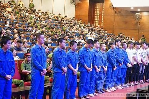 Nữ quái huy động hàng chục thanh thiếu niên đi đánh người, gây náo loạn