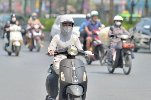 Những điều cần lưu ý khi đi xe máy dưới trời nắng