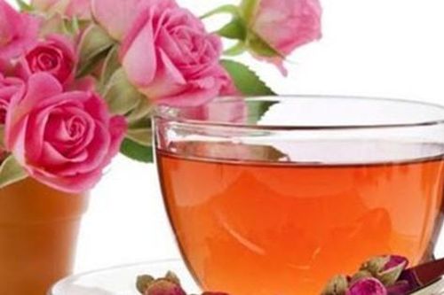 Cách dùng trà hoa hồng hỗ trợ giảm đau bụng kinh