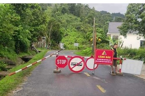 Phong tỏa quốc lộ 16 vì tiếp tục sụt lún, nguy hiểm