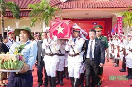 Đội quy tập 192 với hành trình tri ân trên đất bạn Lào