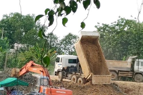 Huyện Tân Hưng, tỉnh Long An: Thất thoát đất bùn ở bãi chứa 11F