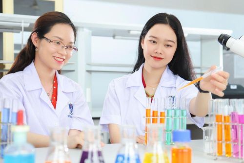 Điểm sàn Trường ĐH Nguyễn Tất Thành khối sức khỏe tăng hay giảm?