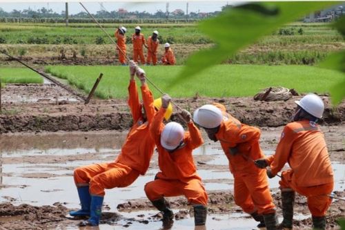 Những 'chiến sĩ áo cam' xung kích trên công trường đường dây mạch 3