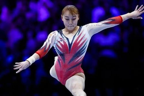 Đội trưởng đội thể dục dụng cụ nữ Olympic Nhật Bản bị đuổi về nước vì hút thuốc