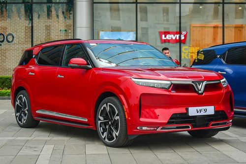 Loạt SUV tiền tỷ ở Việt Nam có trang bị công nghệ hỗ trợ lái xe nâng cao ADAS